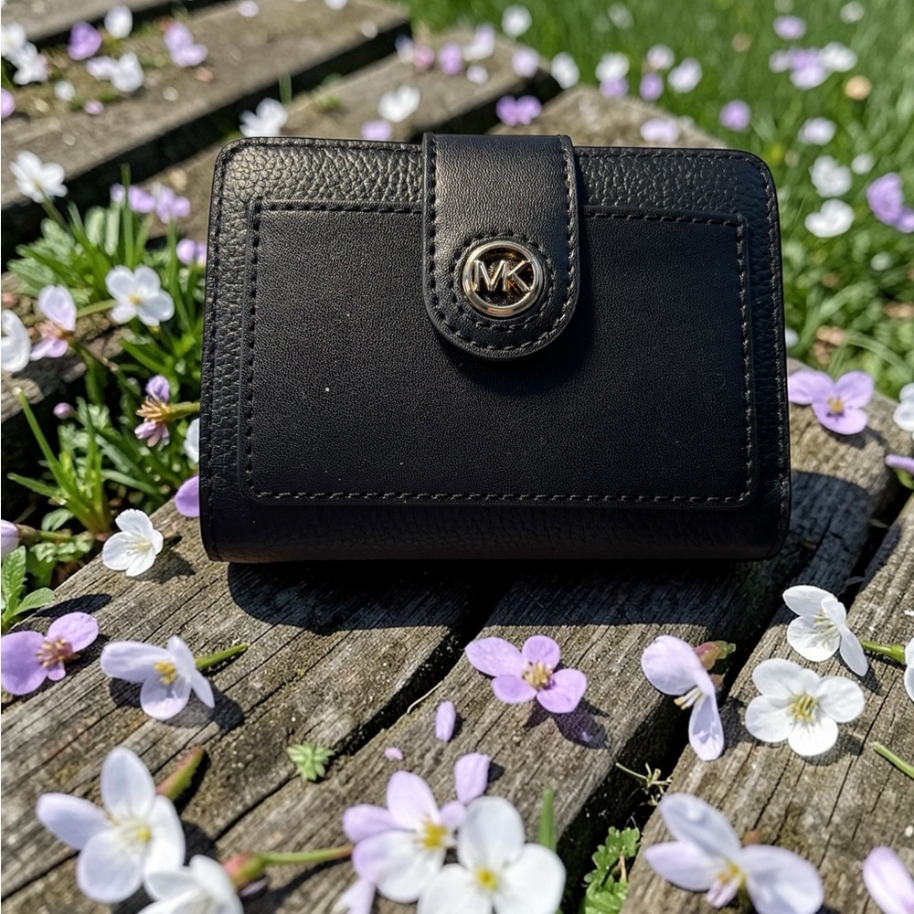 Michael Kors Charm Black Leather Small Bifold Wallet NWT